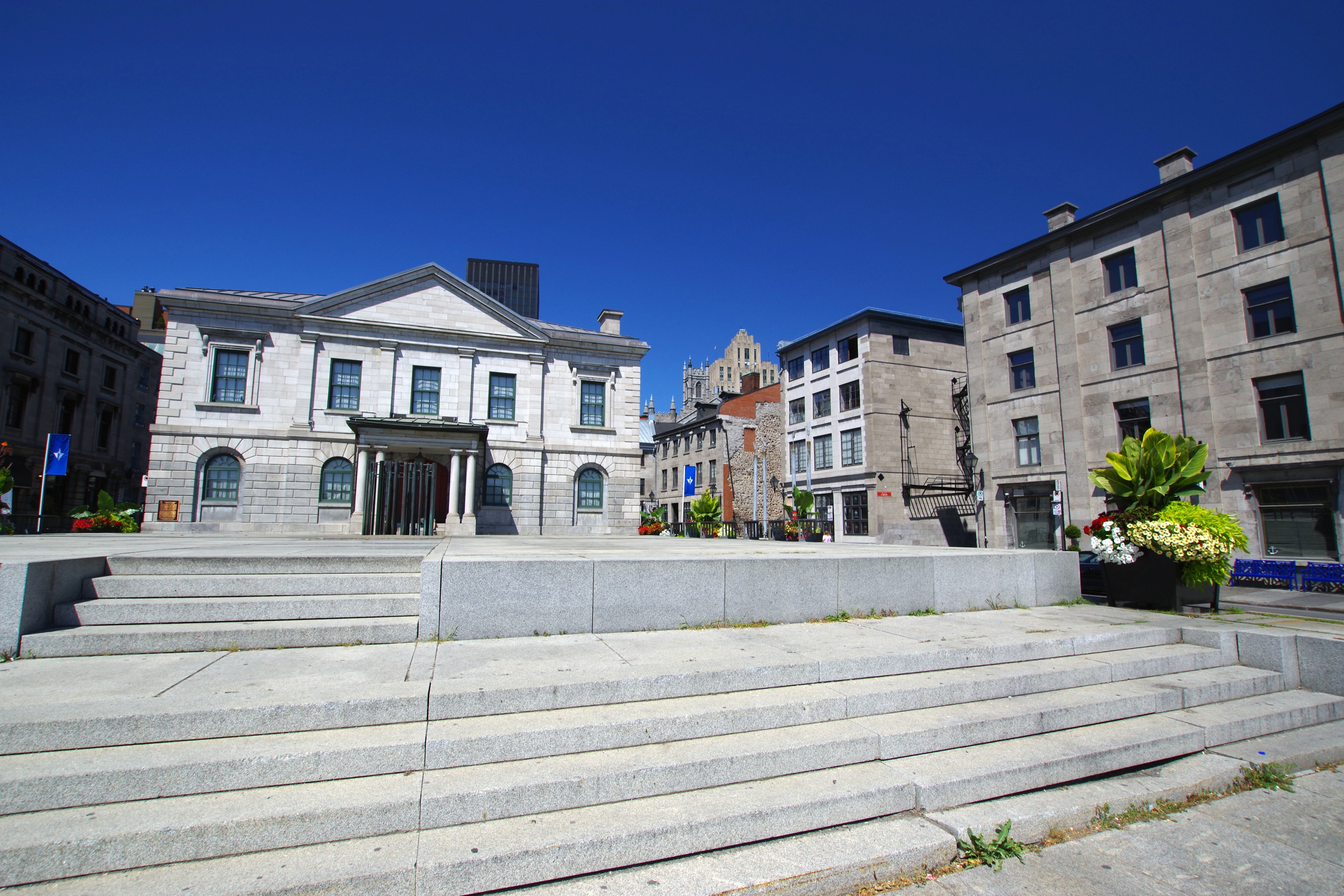 Place Royale Plaza [Montréal] | SkateVideoSite