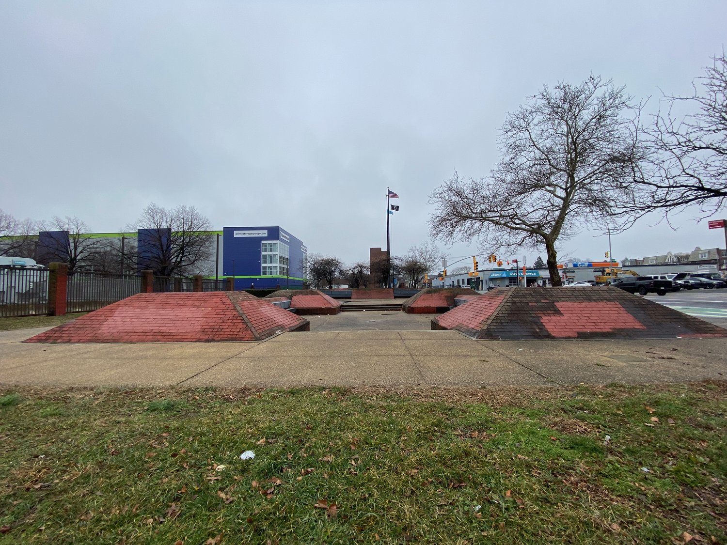Con Edison Banks [NYC] | SkateVideoSite